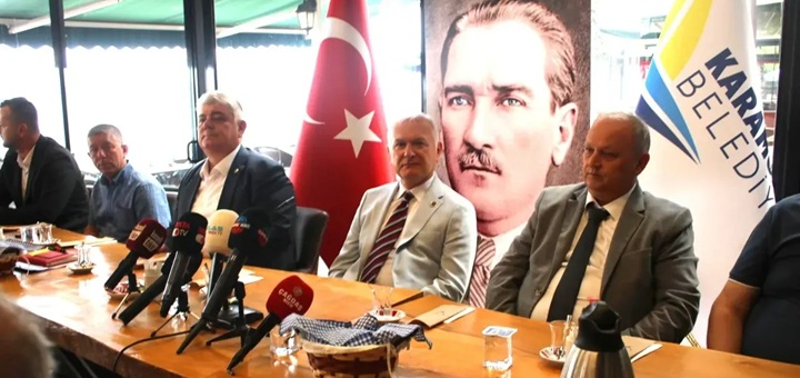 Başkan Ahmet Çalık, Karamürsel Belediye Başkan Yardımcılarıyla toplantısını gerçekleştirdi