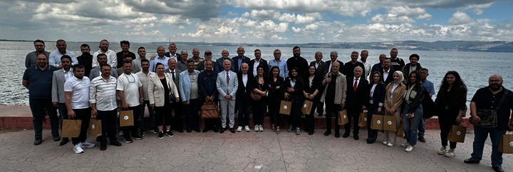 Başkan Çalık'la basın mensupları hatıra fotoğrafı
