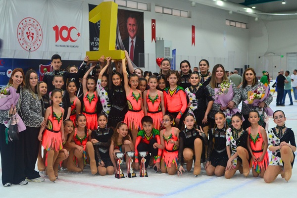 Elite Buz Sporcularından üçte üçlük zafer