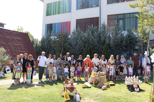 Çınar Çocuk Evleri yılsonu sergisi ailelerden tam not aldı