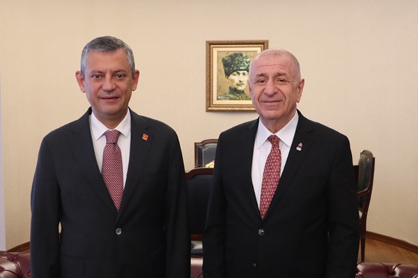 Ümit Özdağ CHP Genel Başkanı Özgür Özel’i ziyaret etti