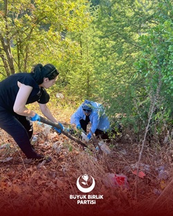 BBP Kocaeli İl Kadın Kolları Ormanda Çöplerden temizledi