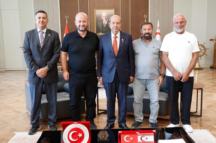 İbrahim Bıyıklı ve Arkadaşları Kuzey Kıbrıs Türk Cumhuriyeti Cumhurbaşkanı Ersin Tatar’ı ziyaret ettiler
