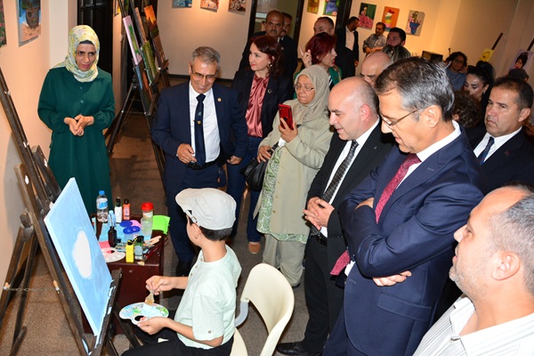 “Fark Et-Kabul Et-Mutlu Et” Resim Sergisi Açıldı