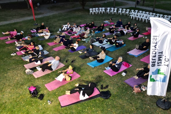 “Nefes Al İzmit” yoga etkinliğine Plajyolu’nda yoğun katılım