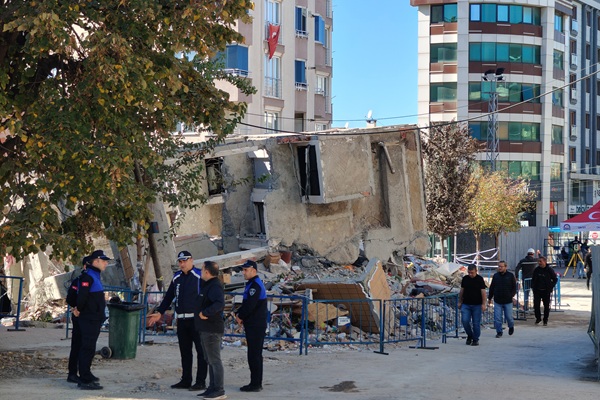EMEP Gebze, AKP Çocuklarımızı Betonlar Arasında Ölüme Sürüklüyor!