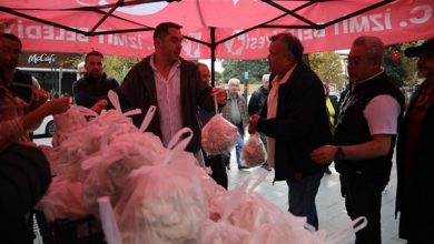 İzmit Belediyesi, kendi ürettiği mantarları vatandaşa dağıttı