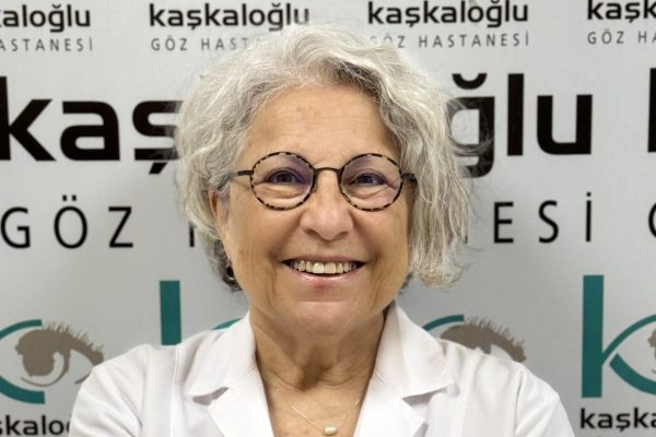 Prof. Dr. Ayşe Yağcı, Göz Hastanesi hekimlerinden