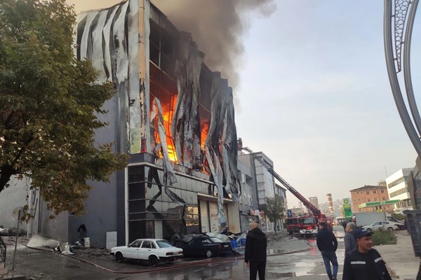 Dilovası'nda Parfüm Fabrikası ve Gebze'de Yıkılan Bina